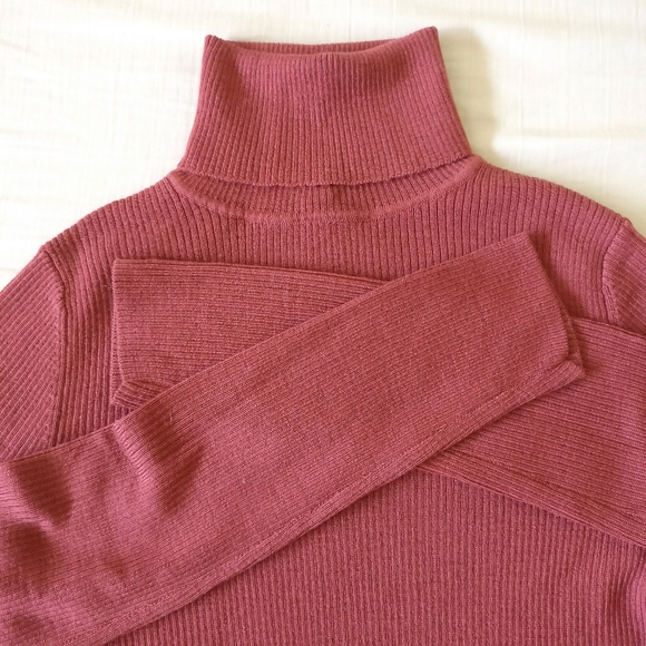 NWOT Uniqlo 100% Merino Wool Ribbed Turtleneck Sweater Size M - Picture 6 of 14